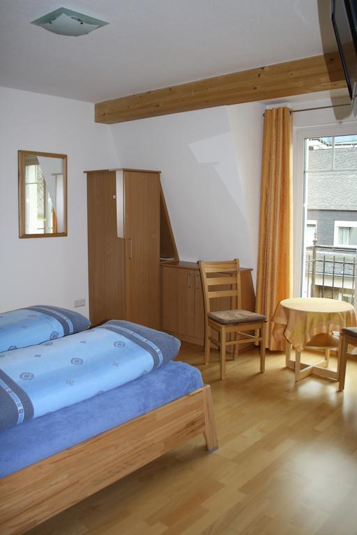 Hotel Weingut Goeres à Briedel Chambre photo