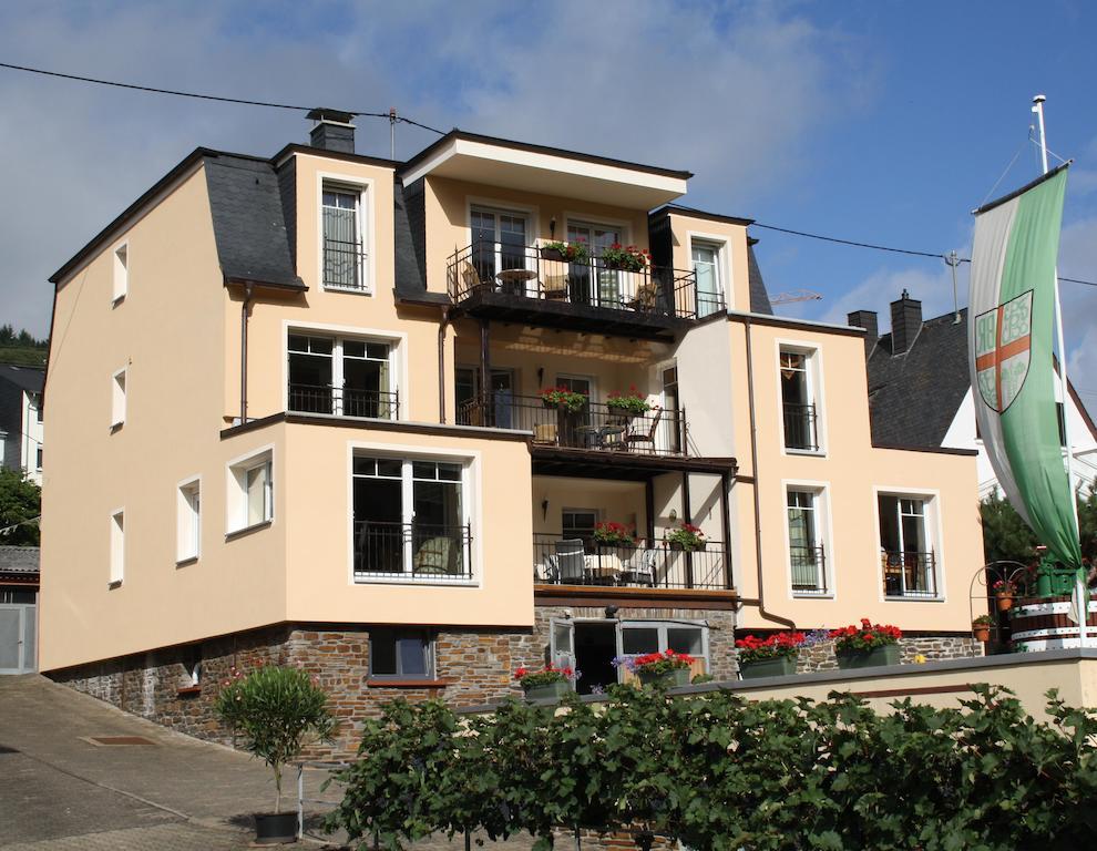 Hotel Weingut Goeres à Briedel Extérieur photo