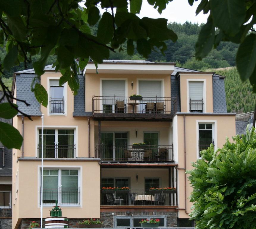 Hotel Weingut Goeres à Briedel Extérieur photo